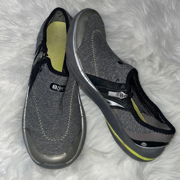 BZees Womens Shoes Sz 7.5 - Picture 1 of 4